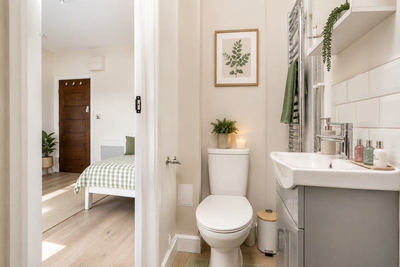 Room College Close in Greater London