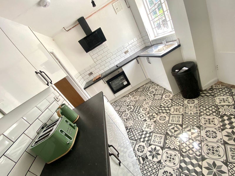 Room Putney Road in Leicester