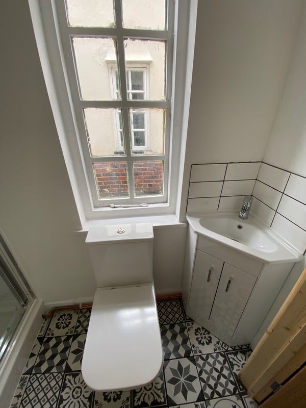 Room Putney Road in Leicester