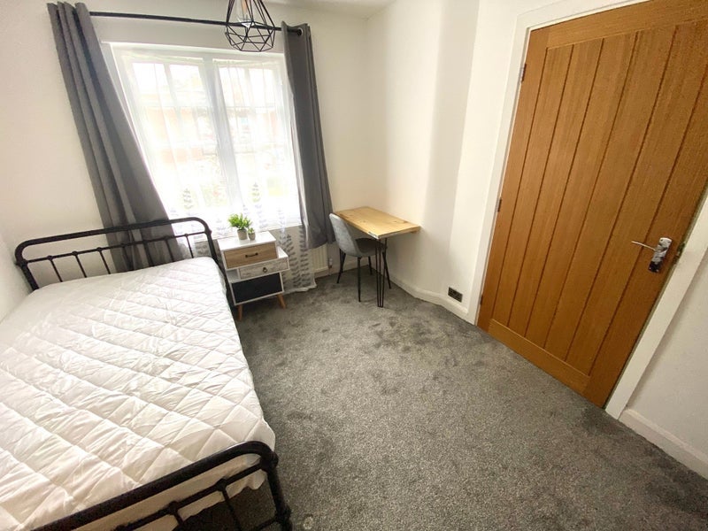 Room Putney Road in Leicester