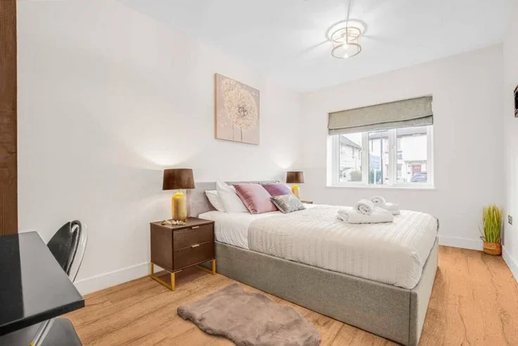 Flat Western Avenue in Greater London