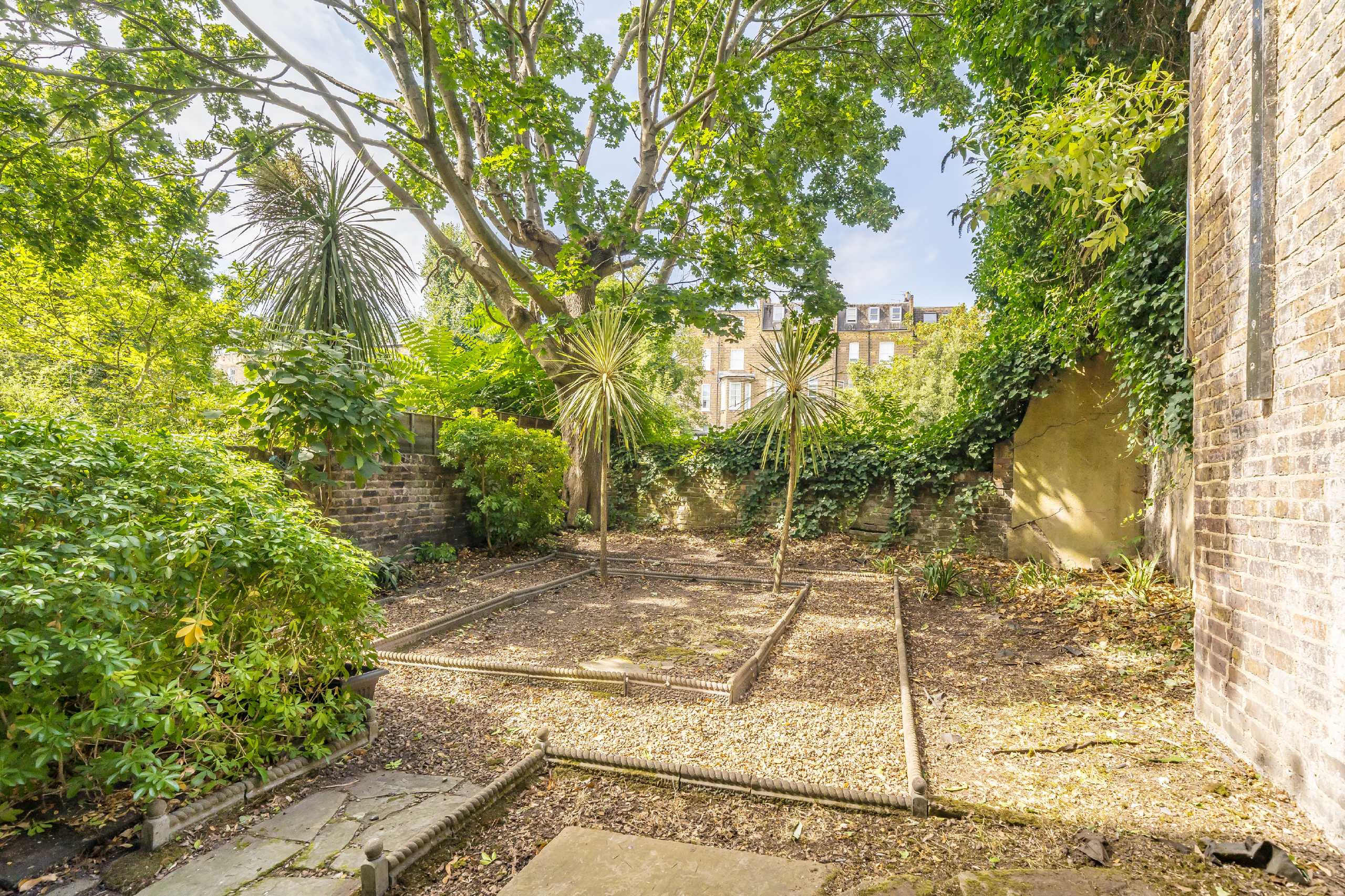 Flat Elsham Road in Greater London