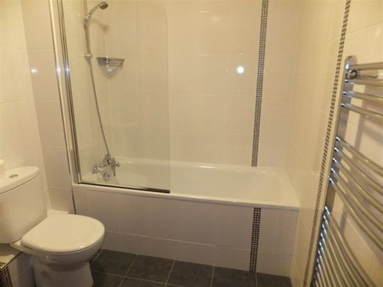 Flat Hainault Street in Greater London