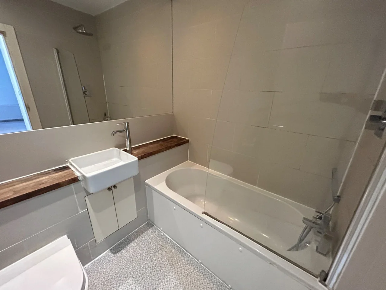 Flat Valentia Place in Greater London