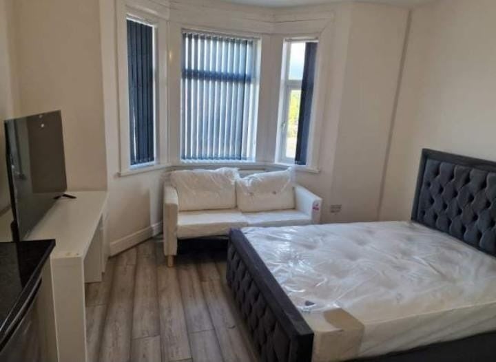 Room Uxbridge Road in Greater London