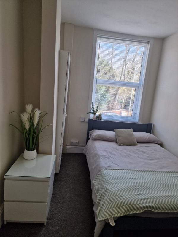 Room Mansfield Road in Nottingham