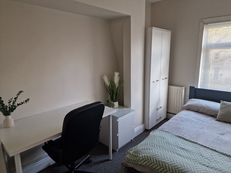 Room Mansfield Road in Nottingham