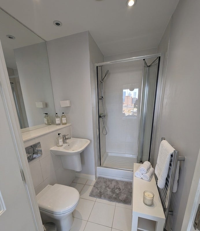 Room Cordelia Street in Greater London