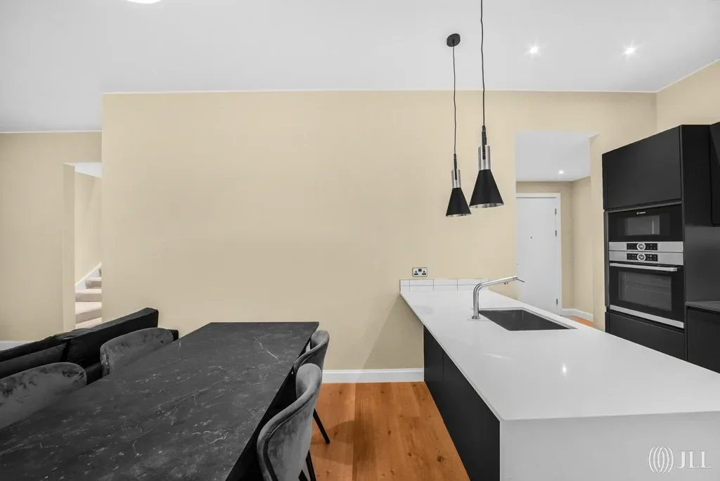 Flat Zinc Street in Greater London