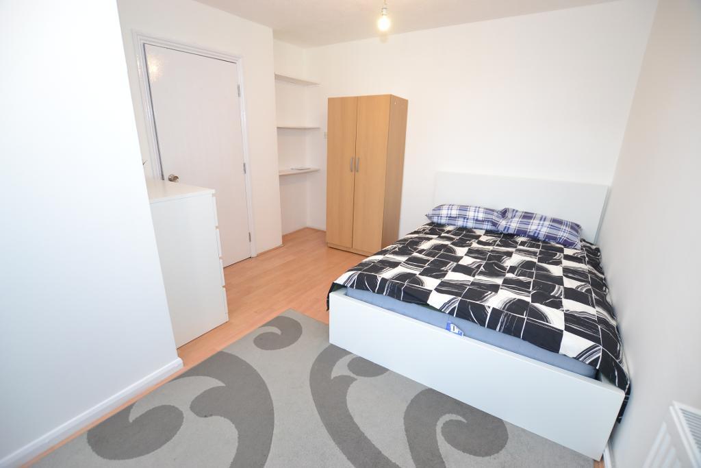 Room Cable Street in Greater London