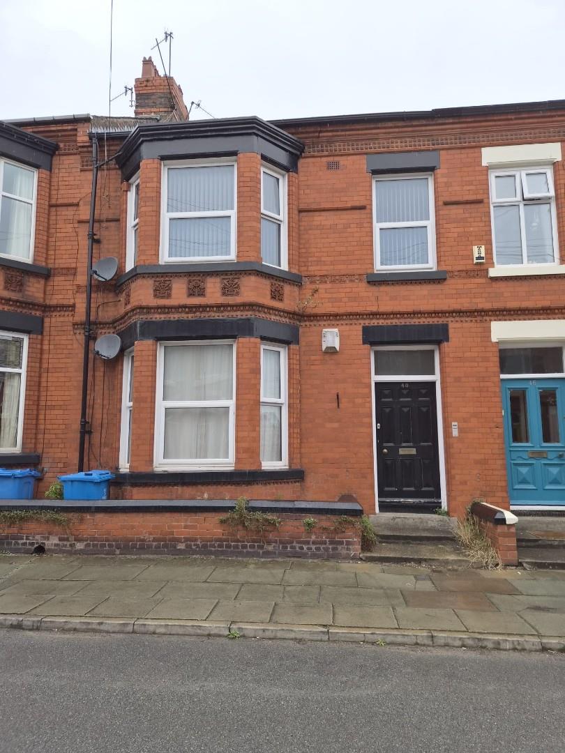 Flat Ampthill Road in Liverpool