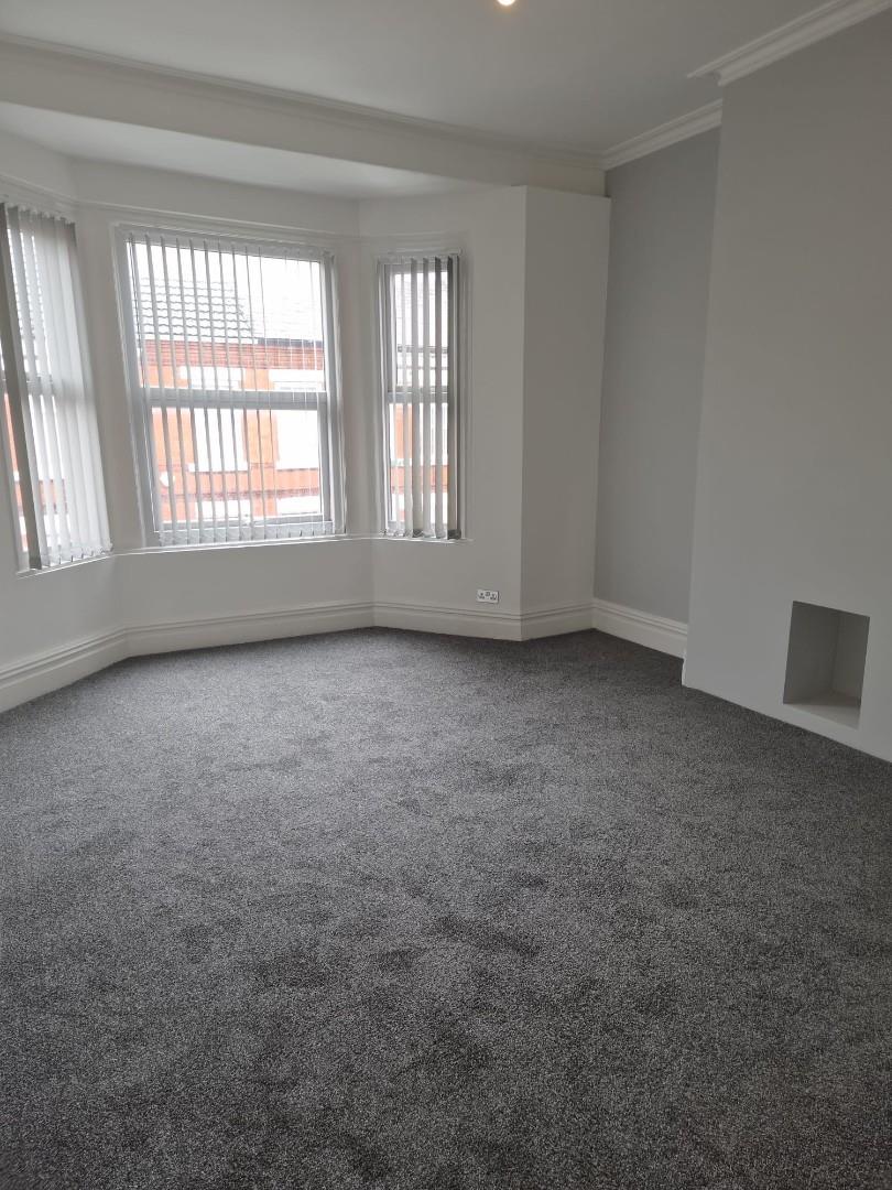 Flat Ampthill Road in Liverpool