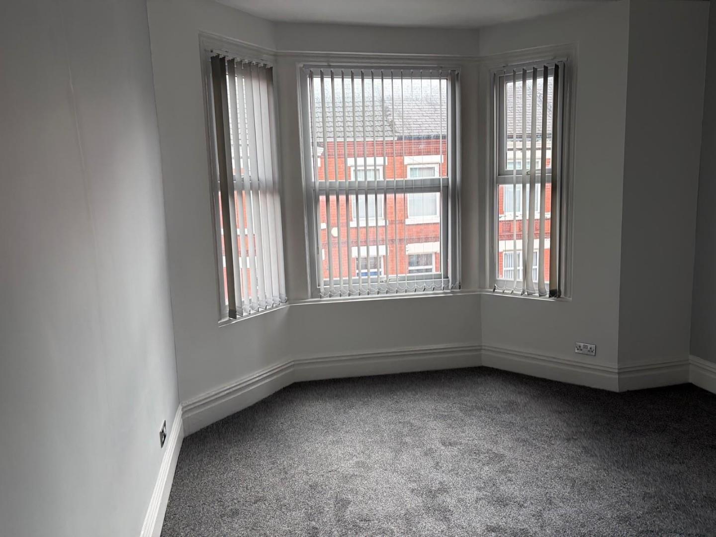 Flat Ampthill Road in Liverpool