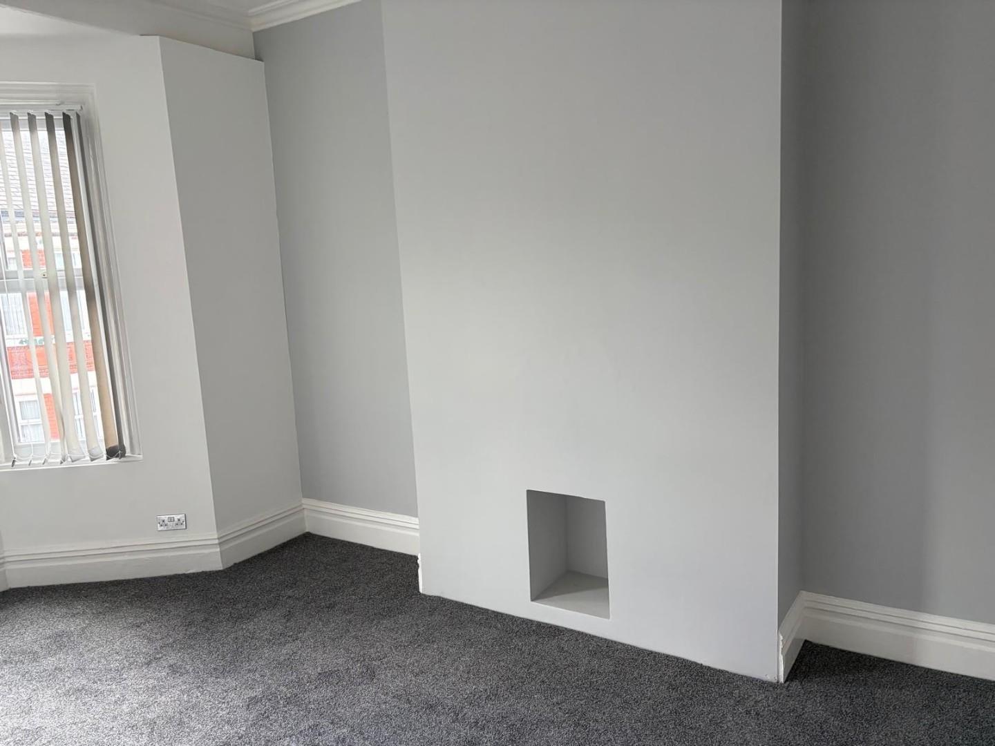 Flat Ampthill Road in Liverpool