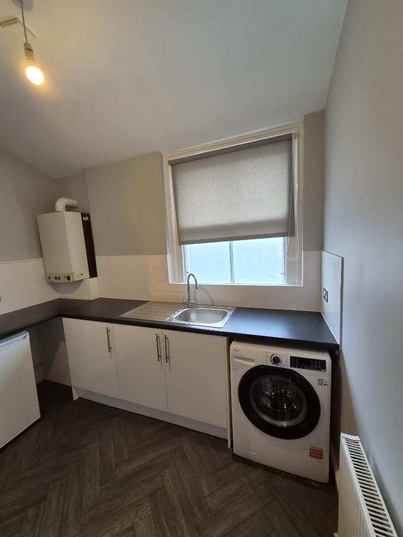 Flat Ampthill Road in Liverpool