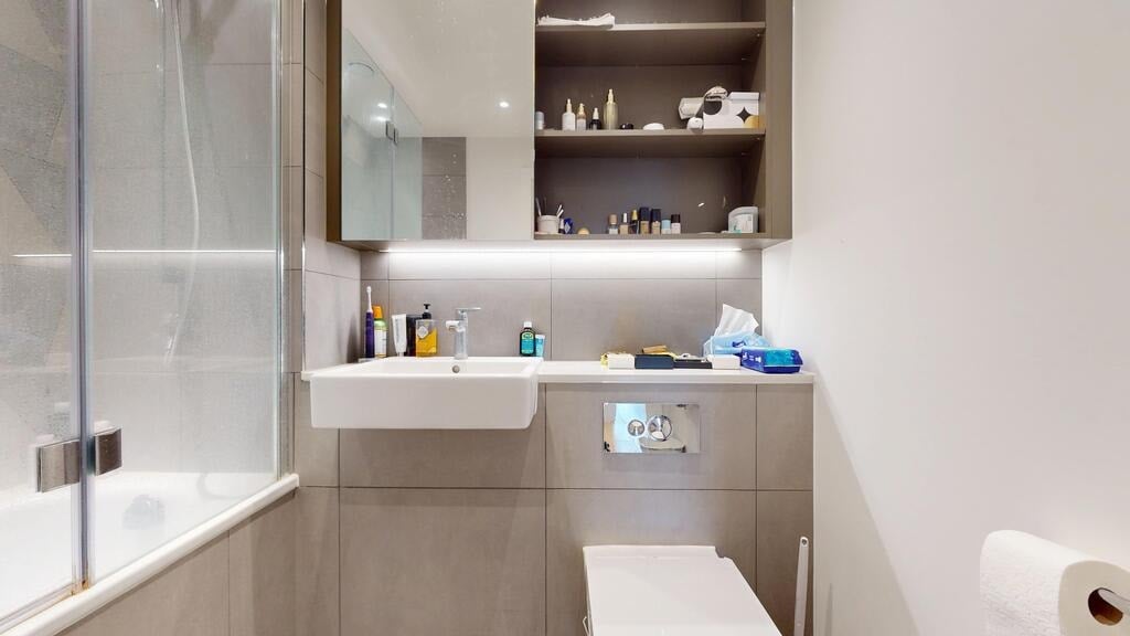Flat Golden Lane in City of London