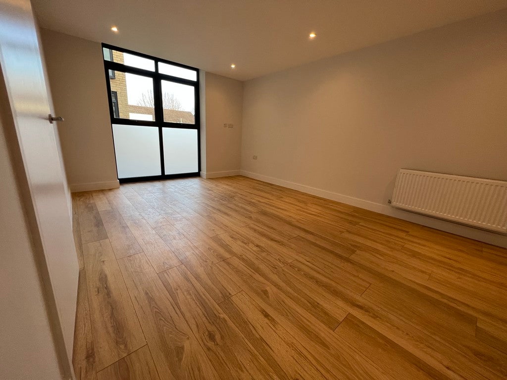 Flat Trinity Road in Greater London