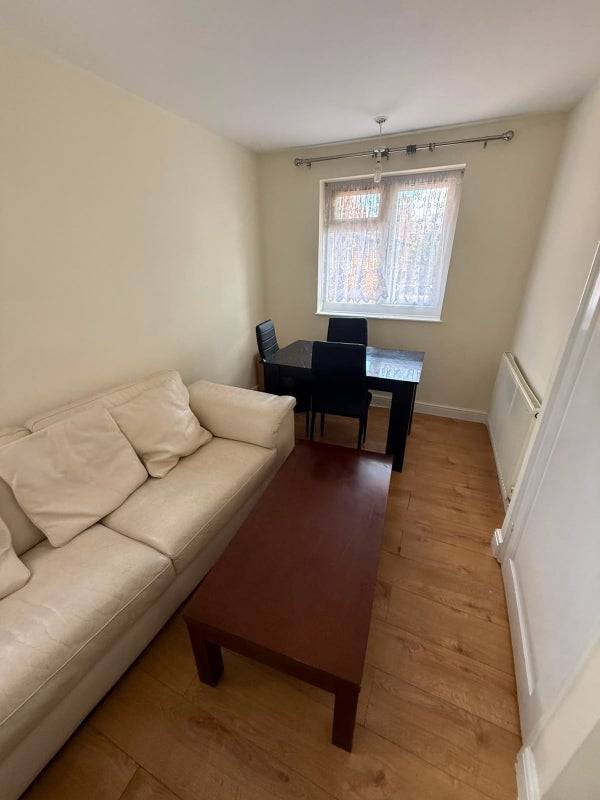 Flat Langdon Crescent in Greater London