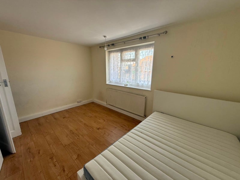 Flat Langdon Crescent in Greater London