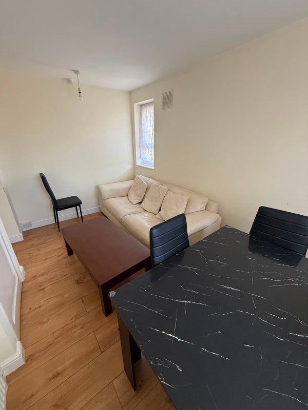 Flat Langdon Crescent in Greater London