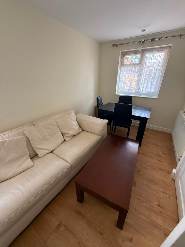 Flat Langdon Crescent in Greater London