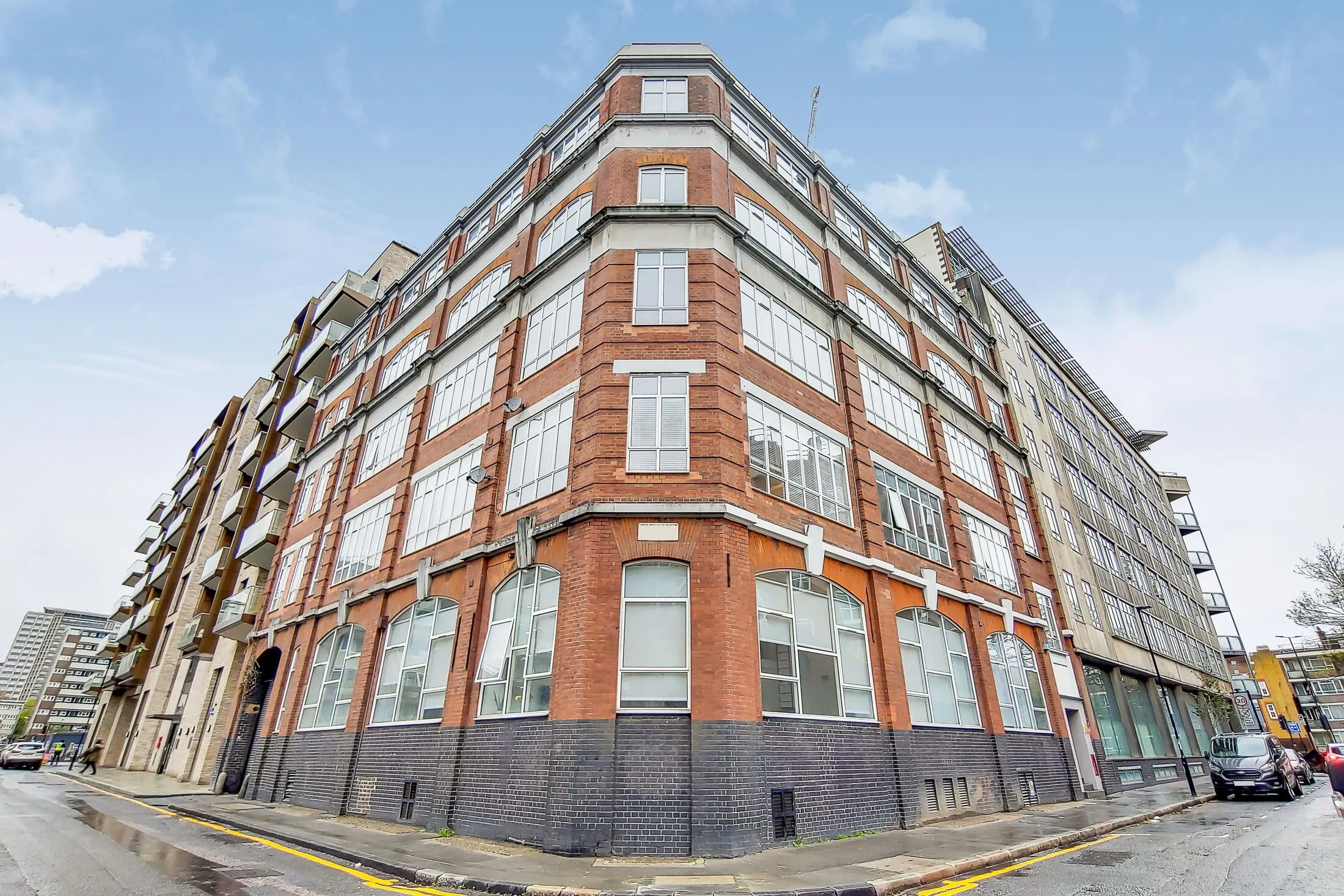 Flat Dingley Road in Greater London
