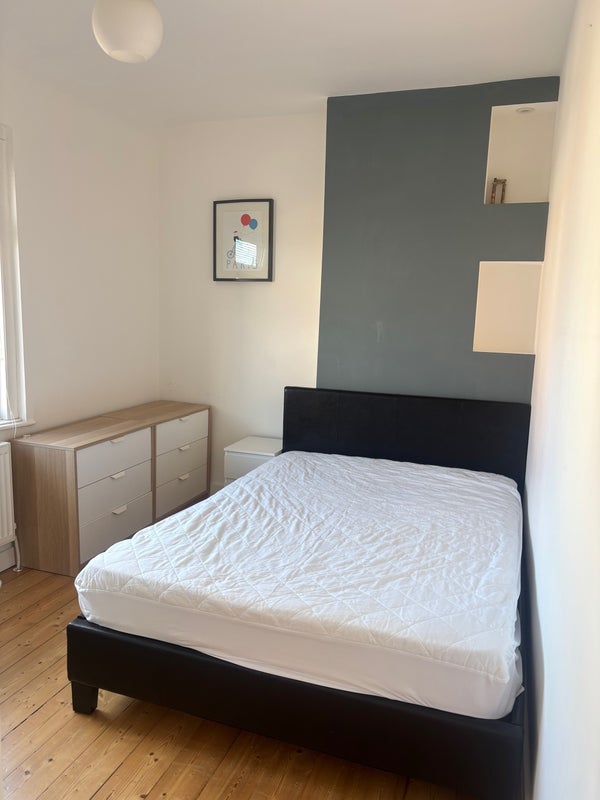 Room Holystone Crescent in Newcastle upon Tyne