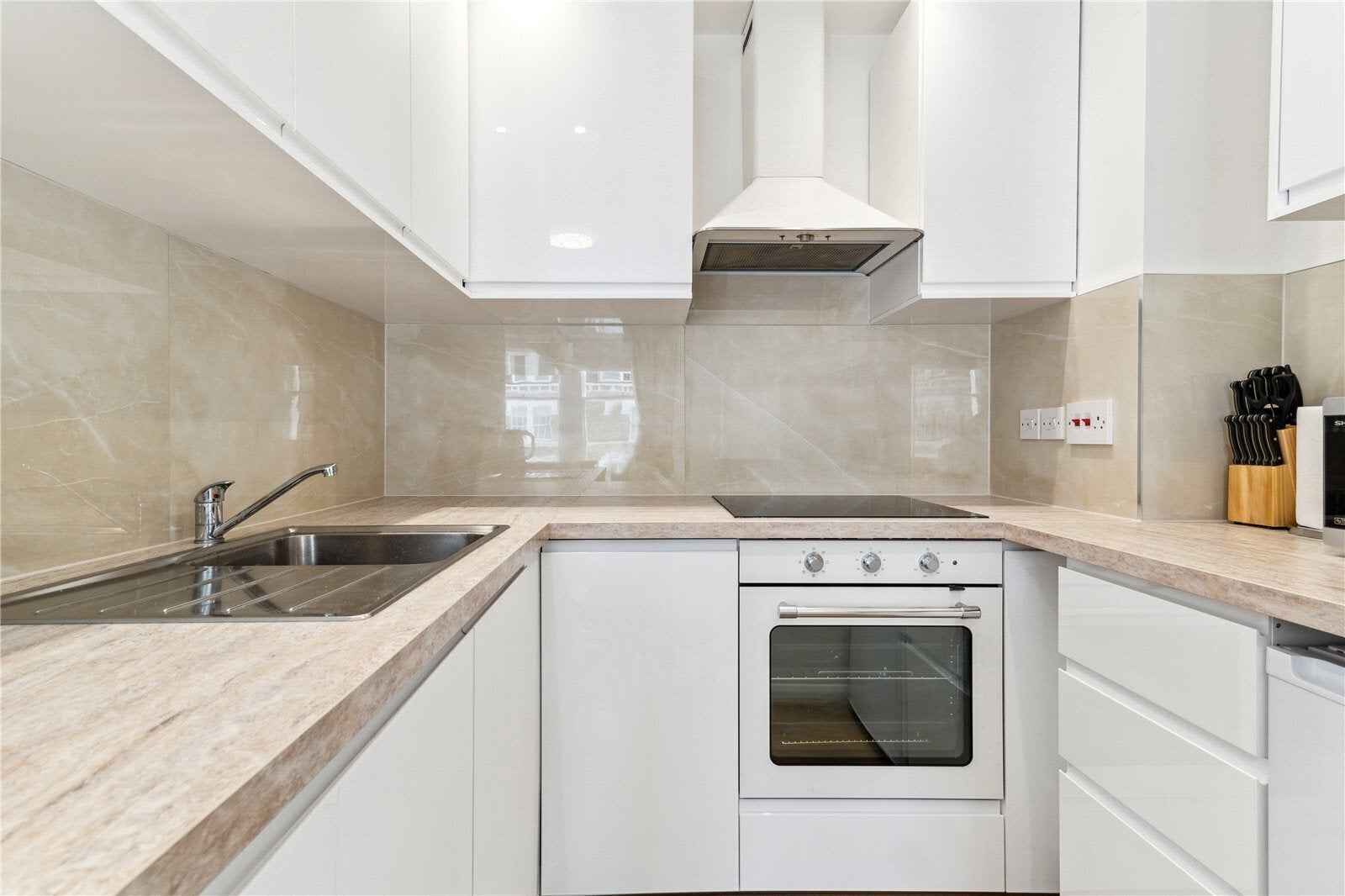 Flat Sinclair Road in Greater London
