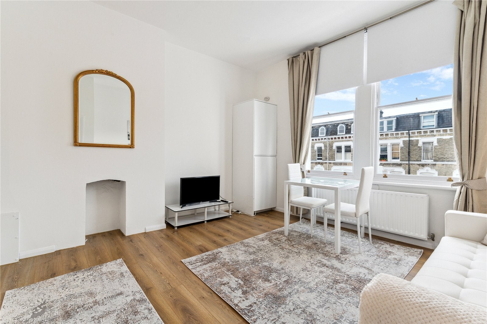 Flat Sinclair Road in Greater London