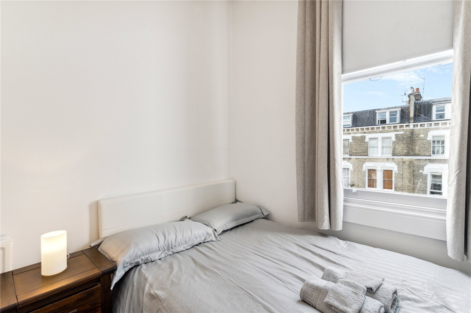 Flat Sinclair Road in Greater London