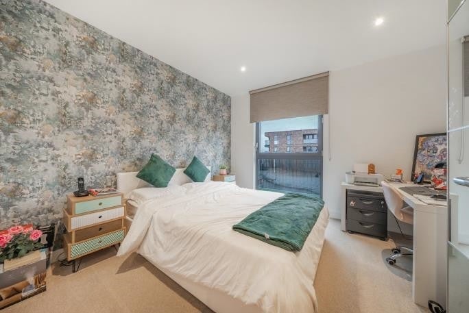Room Northolt Road in Greater London