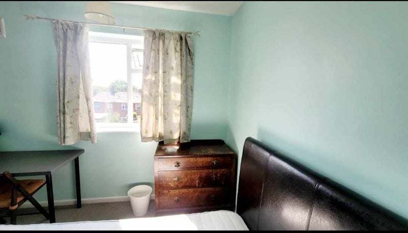Room Barnfield Avenue in Coventry