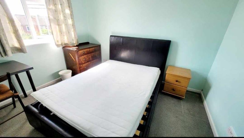 Room Barnfield Avenue in Coventry