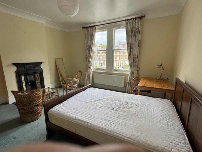 Room Lewisham Road in Greater London