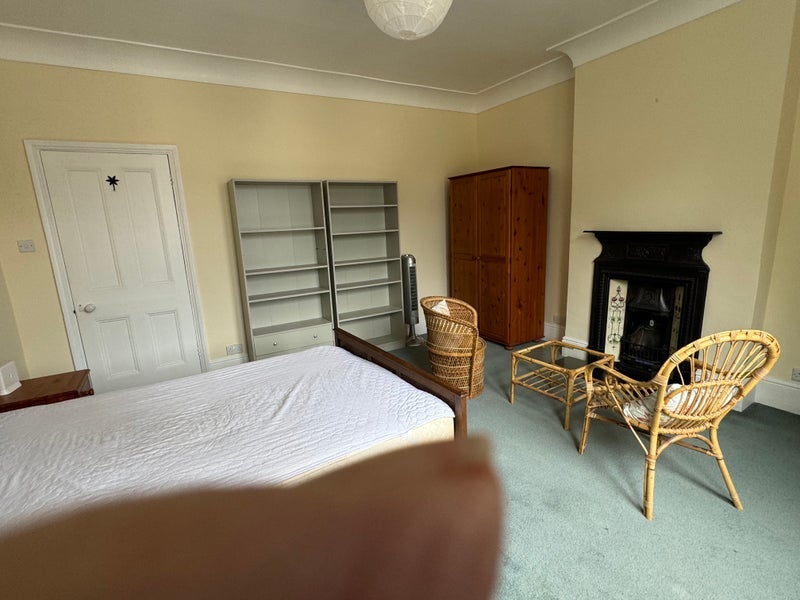 Room Lewisham Road in Greater London