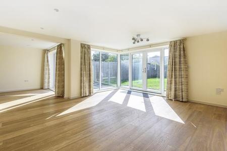 House Princes Gardens in Princes Risborough