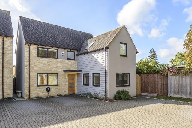 House Princes Gardens in Princes Risborough