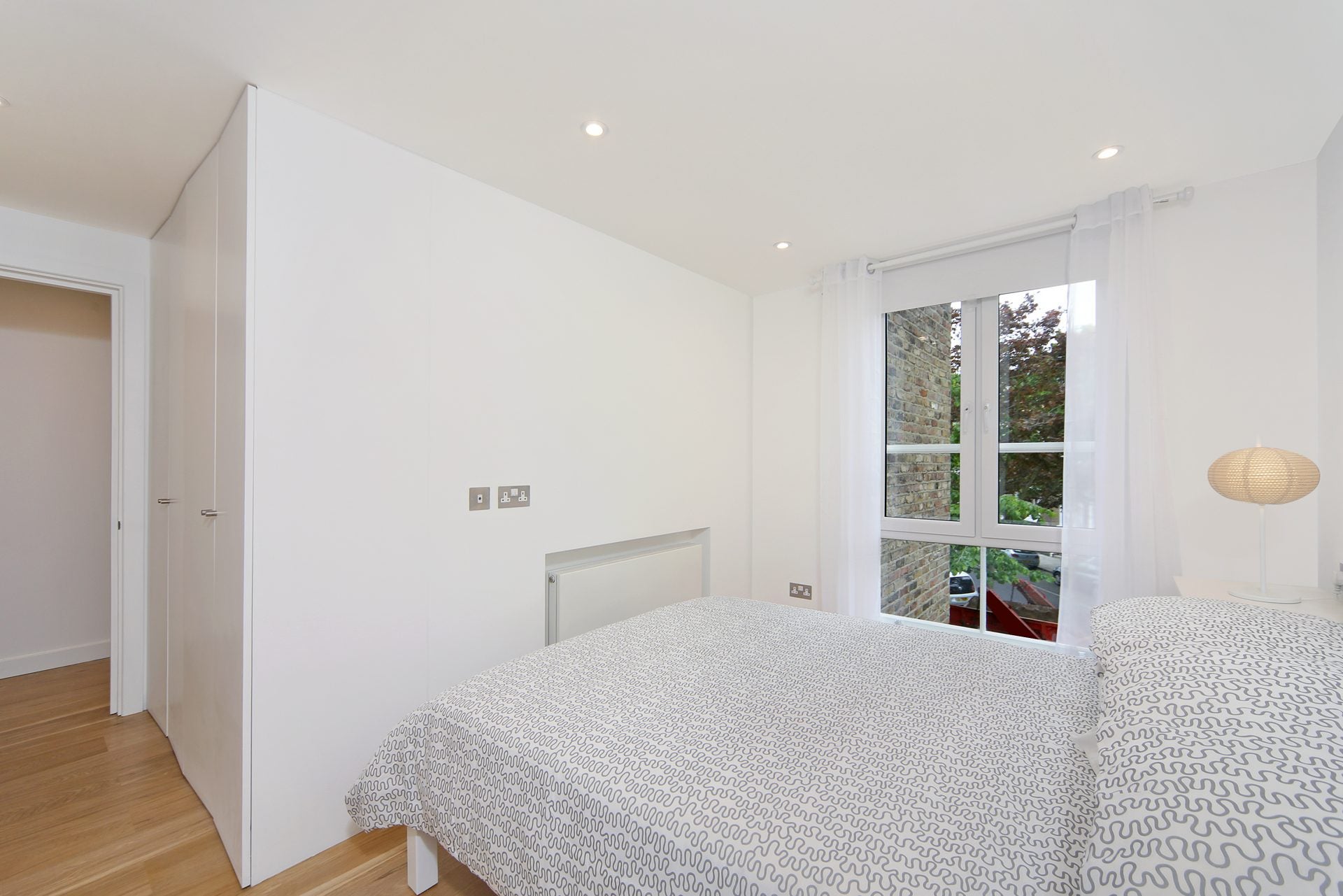 Flat Kempsford Gardens in Greater London