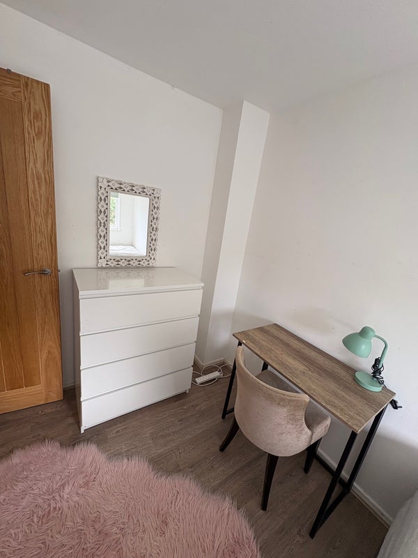 Room Aspen Close in Greater London