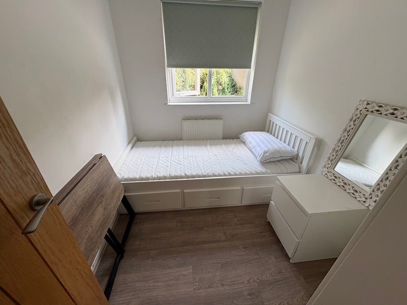 Room Aspen Close in Greater London