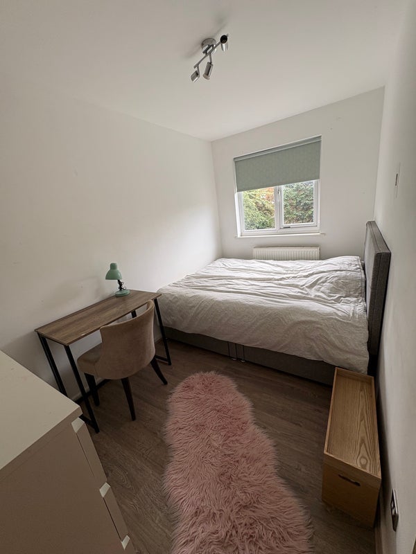 Room Aspen Close in Greater London