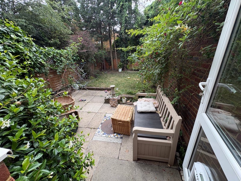 Room Aspen Close in Greater London