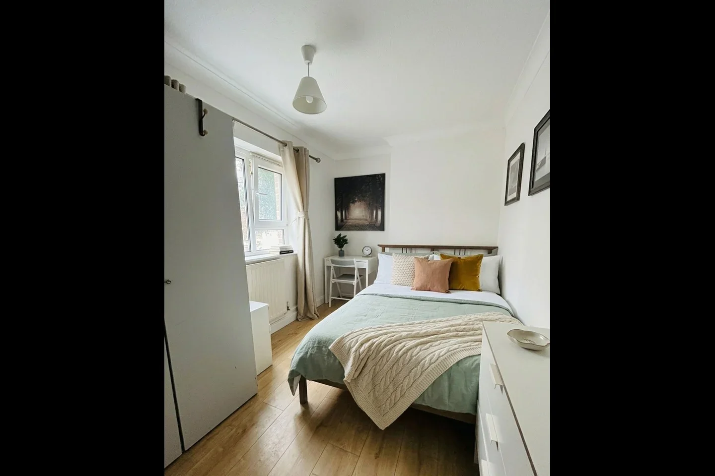 Room Macroom Road in City of Westminster