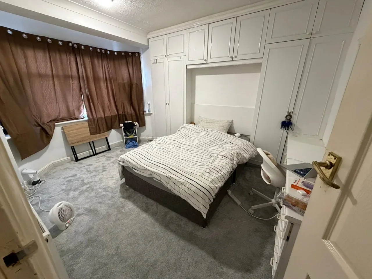 Room Waremead Road in Greater London