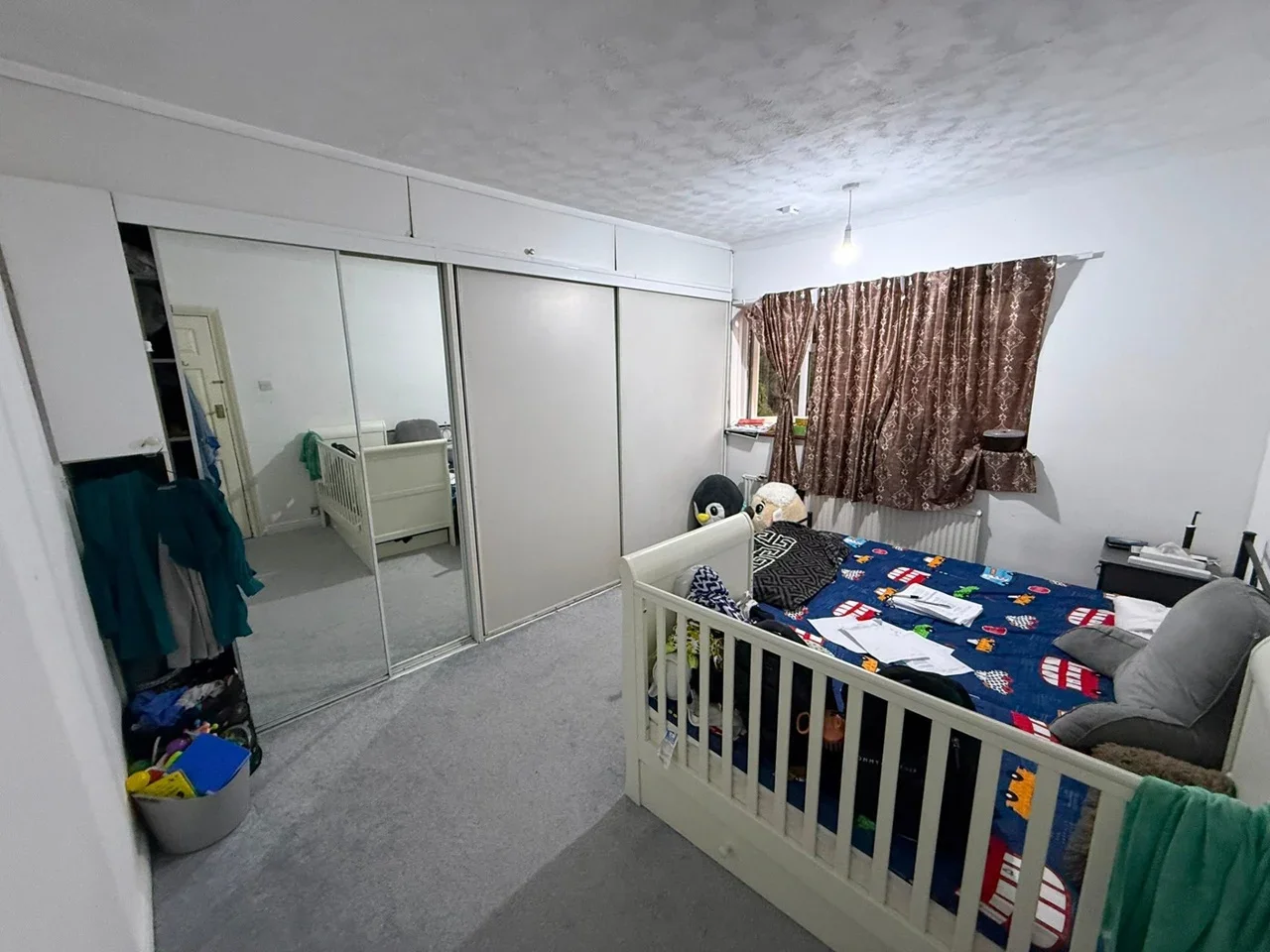 Room Waremead Road in Greater London