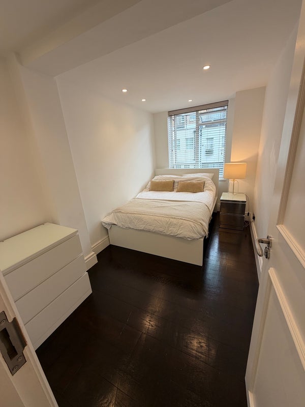 Flat Hyde Park Gate in Greater London