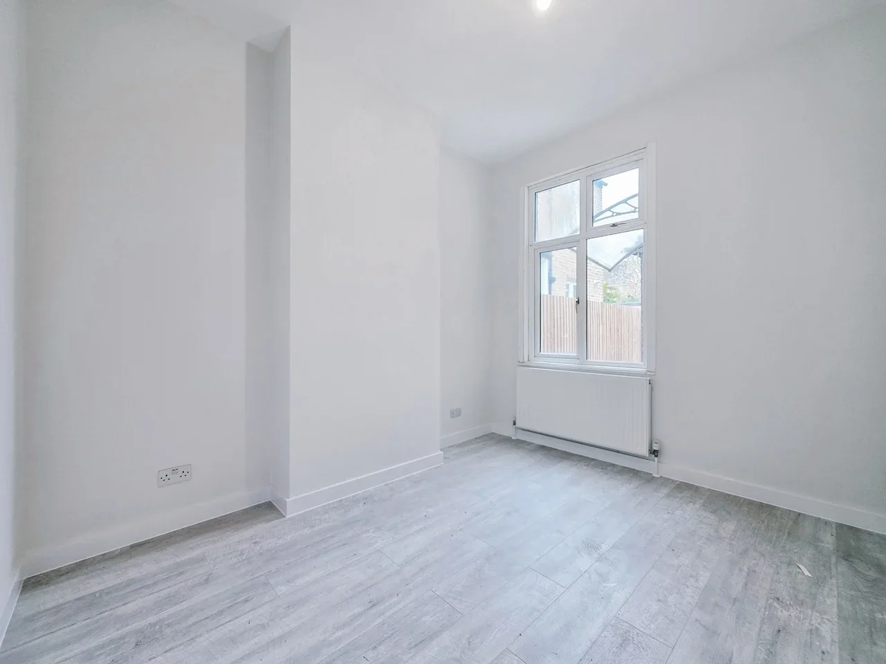 Flat Wellfield Road in Greater London