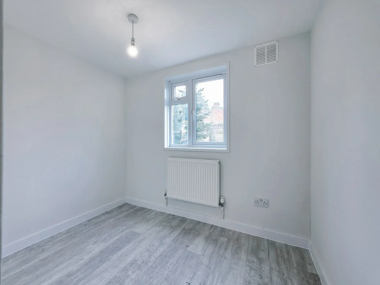 Flat Wellfield Road in Greater London