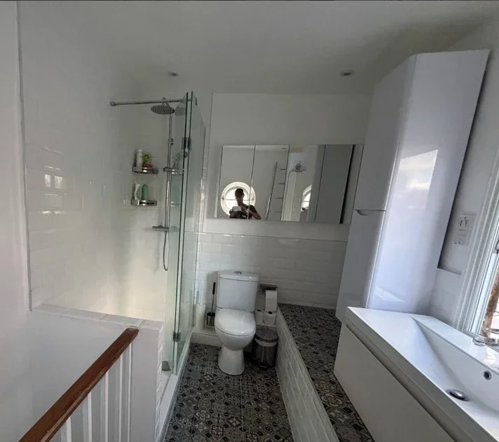 Room Raleigh Street in Greater London