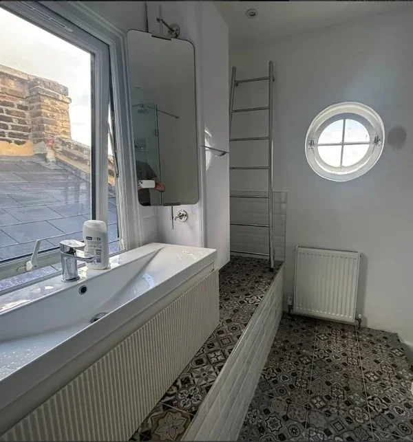 Room Raleigh Street in Greater London